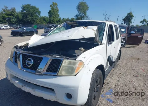 2005 Nissan Pathfinder Xe z USA, uszkodzony, nr VIN 5N1AR18W05C767020